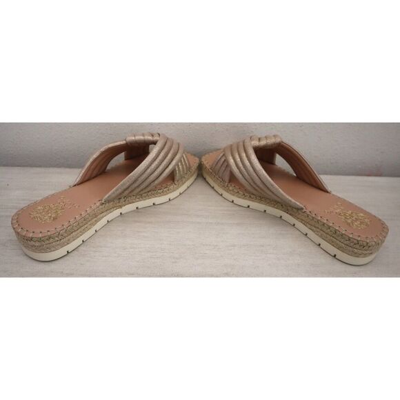 Vince Camuto WMN Sz 9W Beige/Egyptian Gold Channel-Quilted Melysa Leather Sandal - Picture 10 of 14